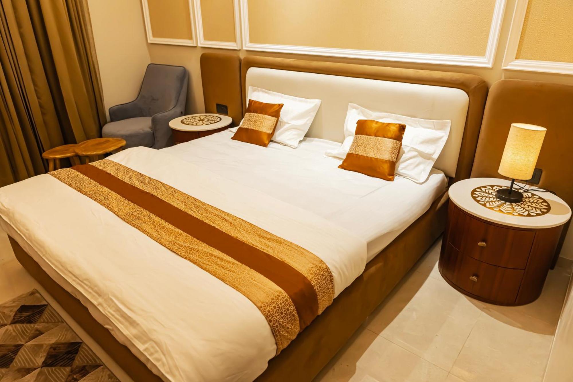 Bed and Breakfast Omaxe Hazratganj , Khusi Mahal Lucknow Exterior foto